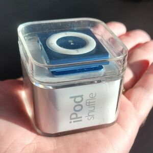 Apple ipod Shuffle, 4th Gen, 2GB, Model MC751LL/A, Brand New Factory Sealed